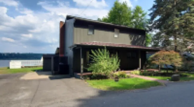 Hudson River Waterfront/Hits 2 Miles Away/Spec Views/Pool/Stars/Deck/Private