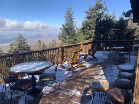 The Cedar Chalet @ 59 Westridge