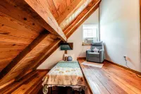 Happy Farm with Views & Hot Tub!