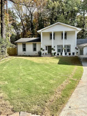 Cozy Home 10 minutes from downtown Norcross and 25 minutes from downtown Atlanta
