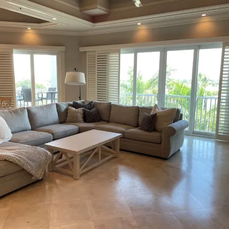 Spacious Marco Penthouse with Beautiful Ocean Views