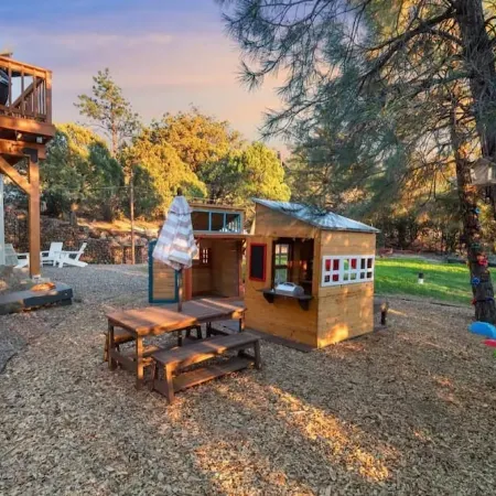 Gameroom • Kids Obstacle Course • Fire pit • Grill