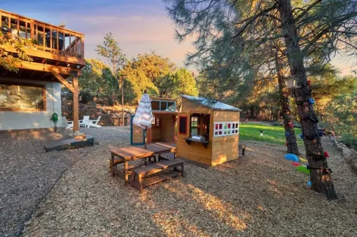 Gameroom • Kids Obstacle Course • Fire pit • Grill
