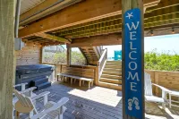 Charm Getaway - Oceanfront family home in a quiet stretch of Surf City !