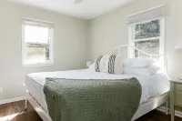 Charming 2-bedroom townhome in delightful Manteo.