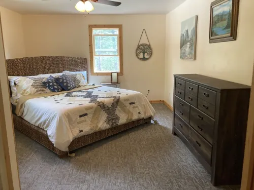 Glacier Getaway-4 Bedrooms - 11 miles from Glacier Park Hotels in Hungry Horse