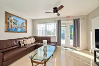 This luxurious 3 bedrooms 2 bathrooms, Jacuzzi pool