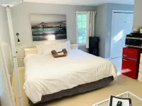 Luxurious Spa Suite with Jacuzzi, Outdoor Sauna, Plunge Pool and Steam-bath