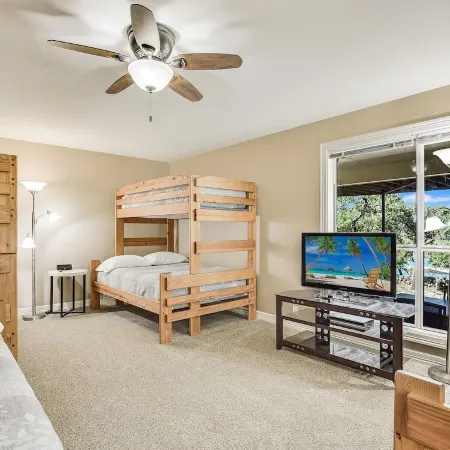 Lake Travis Waterfront Resort -  Deep Water Dock, Pool, Hot Tub & Pickleball