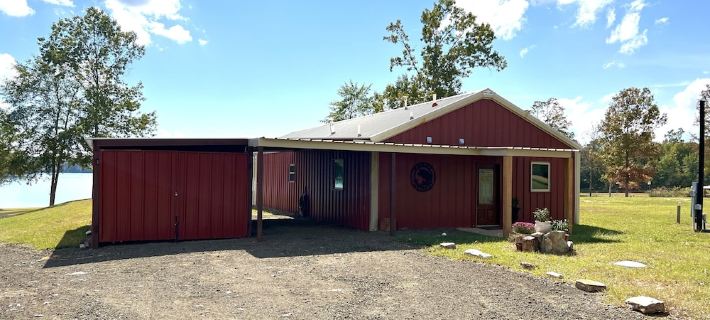 Super clean Waterfront home with private boat launch and fishing pier on site. Hotels in Sabine Parish