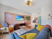 Little Palm Bungalow close to downtown and the beach