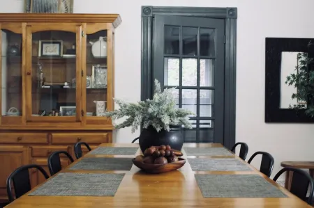 Charming Victorian Ski Cottage Minutes to Belleayre Mountain