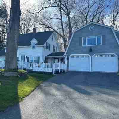 Enjoy spectacular views of Lobster Cove. Large yard, EV charger & dog friendly. Hotel Exterior