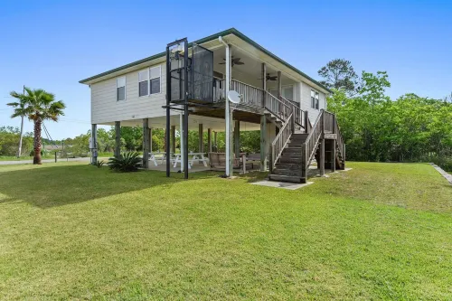 Peaceful Waterfront Summer Escape! Sunshine, King Suite, Private Dock