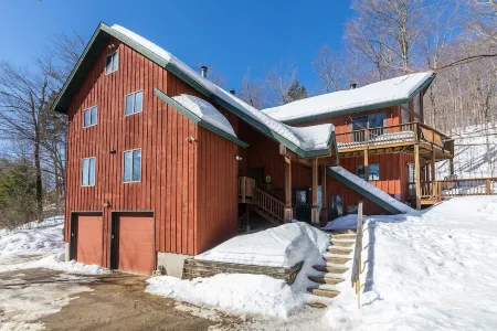Luxury 8BR Ski In/Out Okemo Chalet on Sachem Trail Sleeps 22 Adults Отели в г. Ладлоу