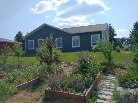 Highway 2 Modern Cottage