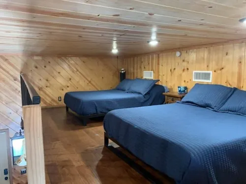 Goldie's Getaway: Pool Table/Hot Tub/Screen Porch!