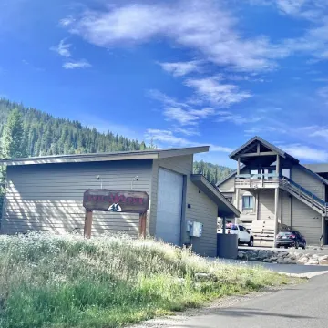 Ski the Peak,Big Sky Resort,Cozy Stillwater Condo,Fireplace, walk-Lifts,BaseCamp