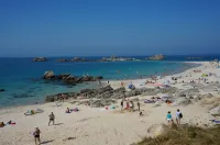 House 80 m from a superb sandy beach Hotels in Cleder