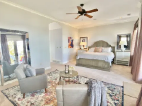 Memphis Dream House - 6 bedrooms - ON THE RIVER - Pool + Elevator + Gym + VIEWS