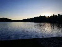 Cozy Blue Cottage With Access To All Sports Lake. Hotels in Montcalm County