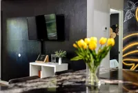 Huge Yard, BBQ, Fire-Pit, Devils Den & Rainbow Springs, Sleeps 5, Near HITS