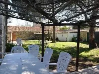Oléron island large house with private no overlooking, garden near to the ocean Hotels in Saint-Pierre-d'Oleron