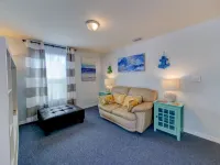POOL VIEW   King bed  Walk to beach   Covered porch overlooks pool DAILY RATES