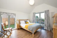 Spacious barn, seals, seaside walks and Broads National Park