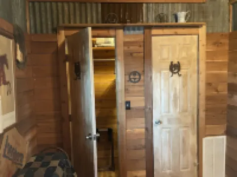 Cedar Cabin in the Woods - Longview, Tx