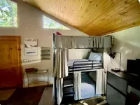 Cozy open studio cabin with a relaxing vibe on serene Lake Harding. Hotels in Harris County