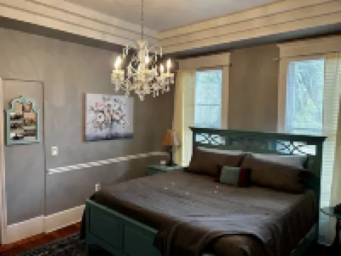 Beautiful 3 bedroom apt Historic Ocala 1891