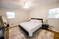 Spacious 6 bedroom home near Downtown Macon!