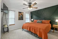 Relaxing Lakefront Retreat w/ Kayaks, Hot Tub and RV hookup