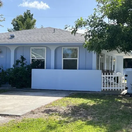 3 Minute walk to beautiful AMI beach! Old Florida Charm with a Modern Flair!