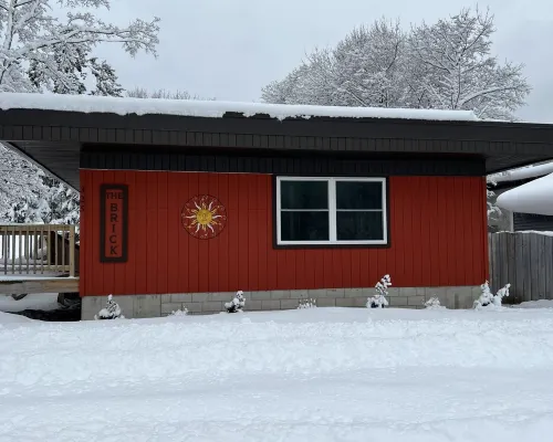 Perfect location for a Pictured Rocks adventure. Snowmobiles & trailers welcome. Hotels in Munising