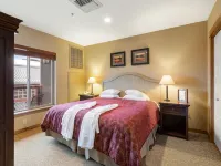 Amazing Unit!  Sleeps 5. Swim or Ski out your front door. On site at Silver Mt. Hotels in Kellogg