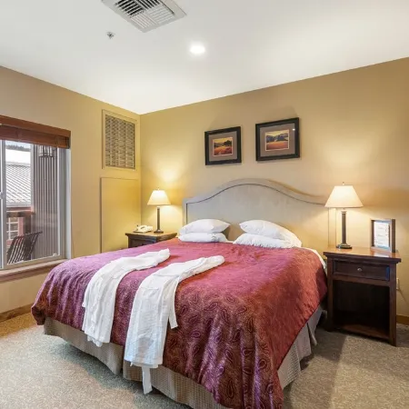 Amazing Unit!  Sleeps 5. Swim or Ski out your front door. On site at Silver Mt.