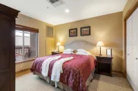 Amazing Unit!  Sleeps 5. Swim or Ski out your front door. On site at Silver Mt.