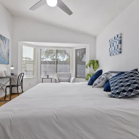 Pool, Games, Close to Freeway, Hiking & Golf nearby. . In the heart of Peoria
