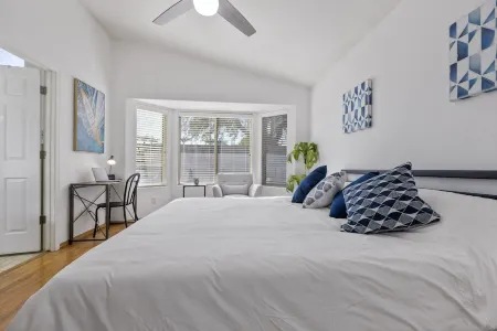 Pool, Games, Close to Freeway, Hiking & Golf nearby. . In the heart of Peoria