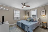 The Teal Door is a 3 Bedroom 1 Bath Unit. Sleeps 6. Linens Included!