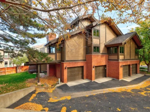 Perfect Ski Vacation - Large Condo with 4 Ensuite Bed/Bath w/ Hot Tub & Grill