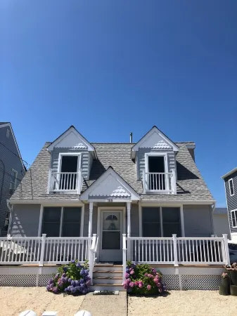 Adorable 2BR Condo on Long Beach Island LBI  in Ship Bottom. Beach Block! Отели рядом с достопримечательностью «Island Massage»