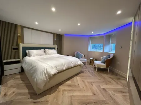 The Luxurious Hideaway Отели рядом с достопримечательностью «Строберри Филд»