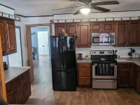 Quiet pet friendly country home a few miles from Lake Erie & Cedar Point Hotels in Berlin Township