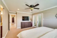 HOT TUB - Beautifully Renovated Home in West Texas Hotels near The Church of Jesus Christ of Latter-day Saints