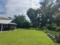 The Whitehouse. Hotels near Clay County Fairgrounds
