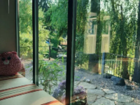 Cozy, Quiet, Bothell River House Hotels in Bothell