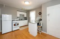 Re-listed: Adorable Condo Beverly - Salem - Halloween